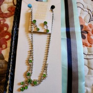 Green necklace with earrings